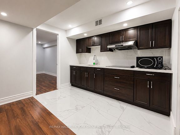 4th image of 33 Deerwood Cres