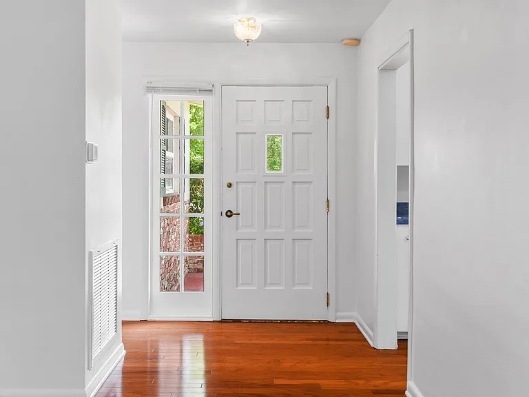 2107 Brookview Dr — Photo 11