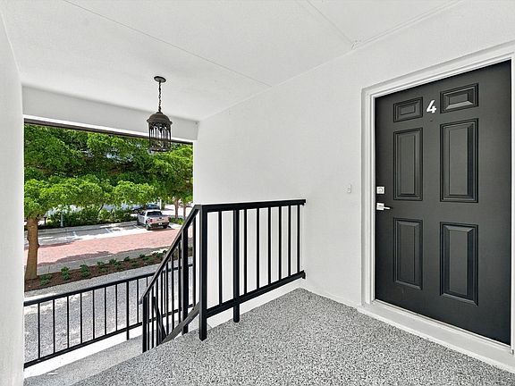 3rd image of 171 Golden Gate Pt APT 4