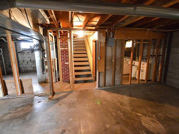 3rd image of 1030 W Ash St