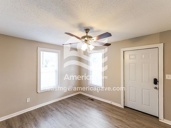 1227023_003_living_room_12799106.jpg