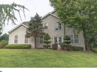 11 W Bellwood Dr, Holland, PA 18966