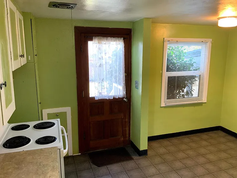 4 Bedroom, 1.5 Bath House — Photo 12
