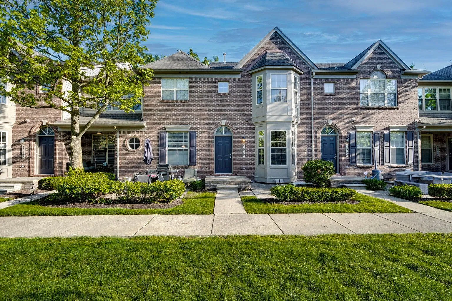 2 bed, 2.5 bath, 1502 sqft, $2,200 — Photo 1