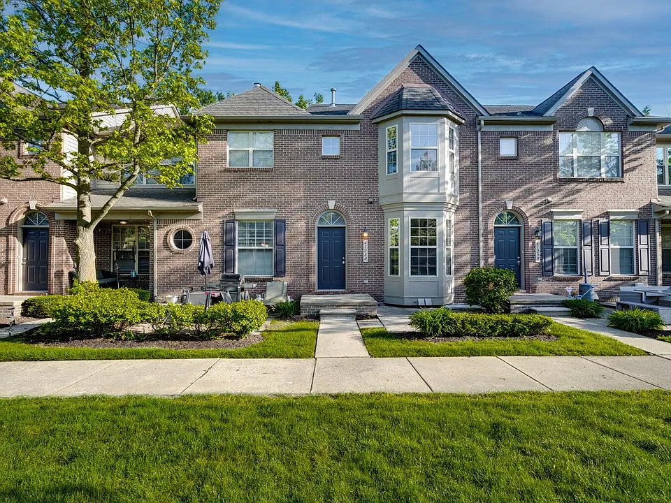 41280 Maplewood Dr