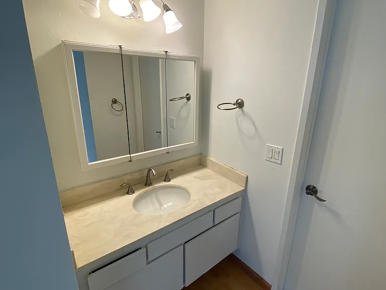 2519 Vanderbilt Ln #1 — Photo 10