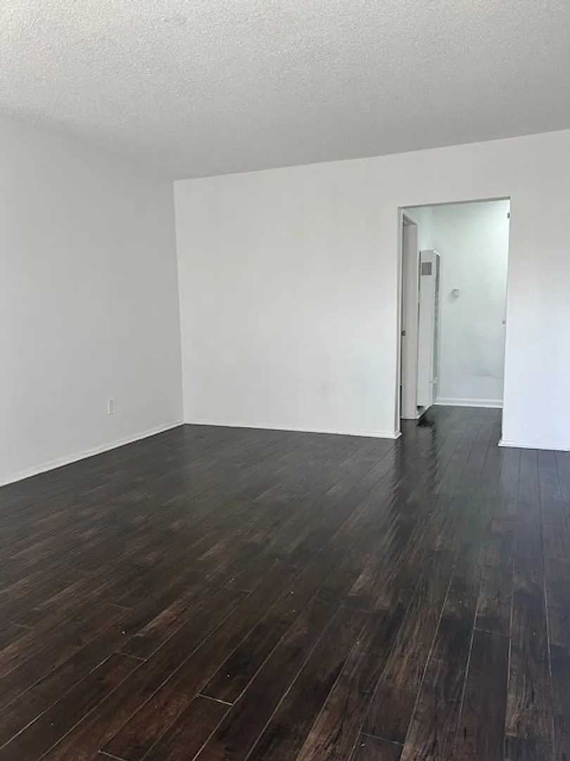 Building Photo - 905 Edgewood St