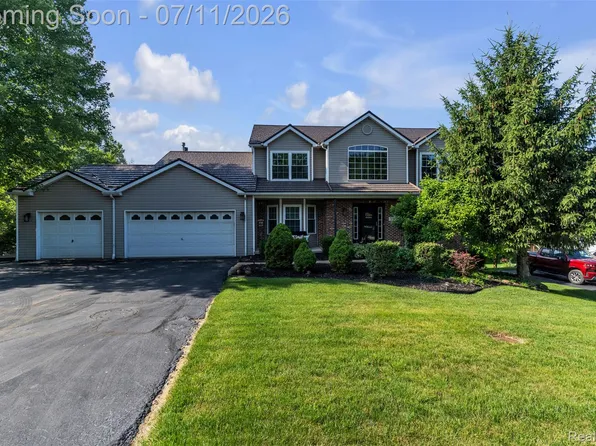 3955 Forest Edge Dr, Commerce Township, MI 48382