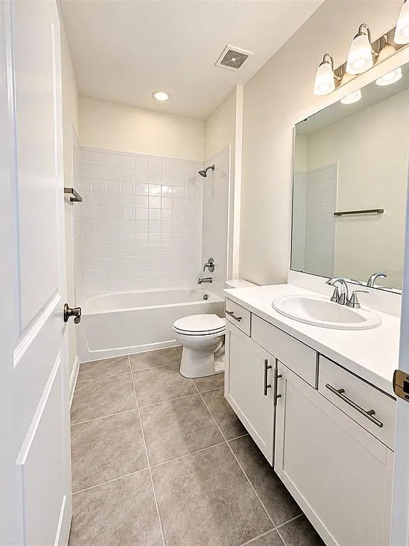 4 bed, 3.0 bath, 2200 sqft, $2,800 — Photo 4