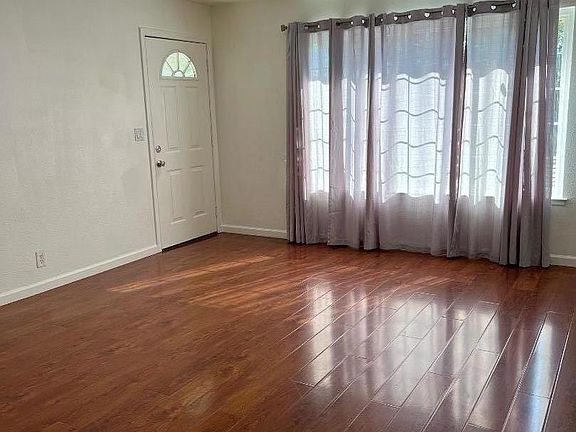 3rd image of 1944 Panama Ave