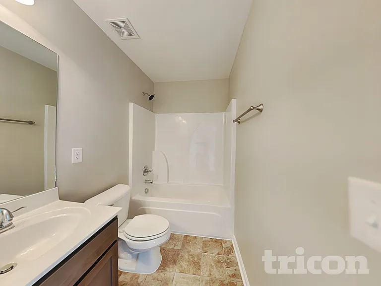 925 Beverly Ct — Photo 13
