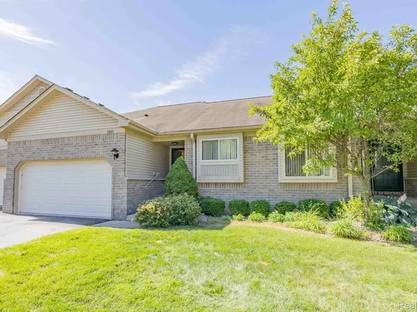 17415 N Lucille Cir, New Boston, MI 48164