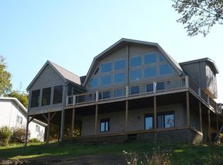 153 Poplar Ct, Dahinda, IL 61428
