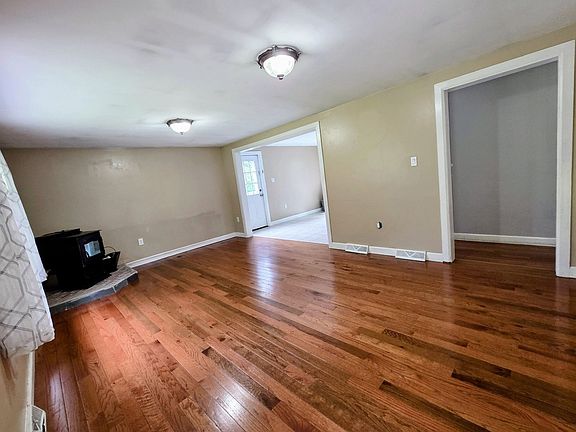 5th image of 270 Stafford Rd