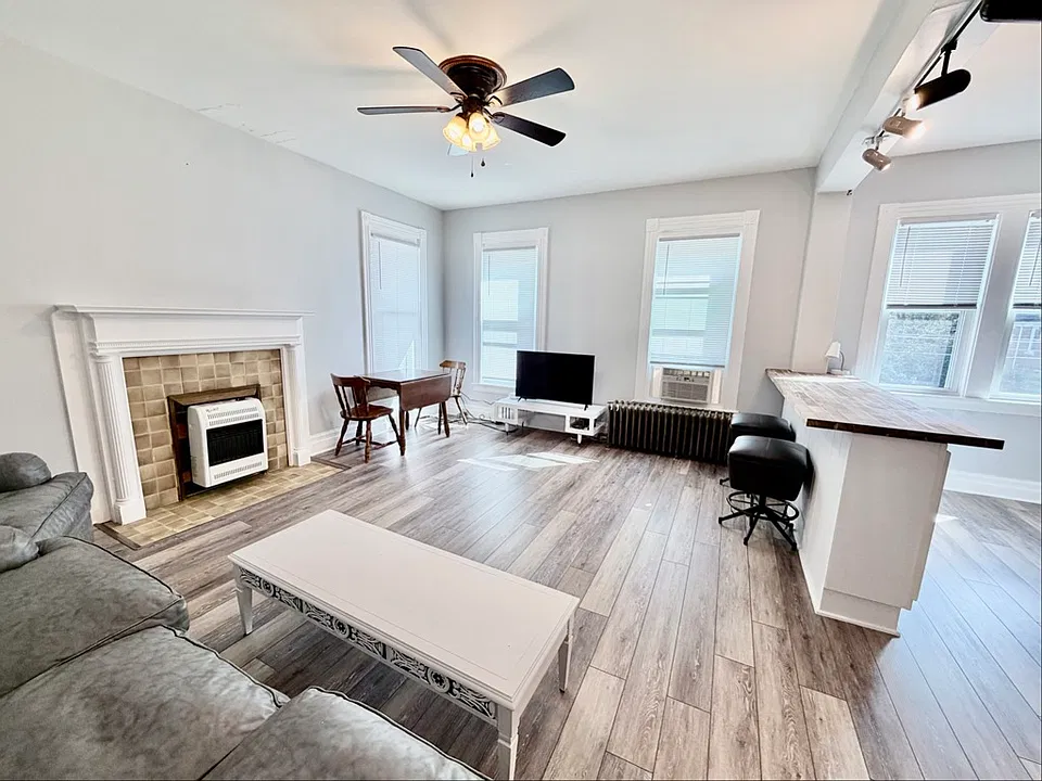336 W 9th St #2F