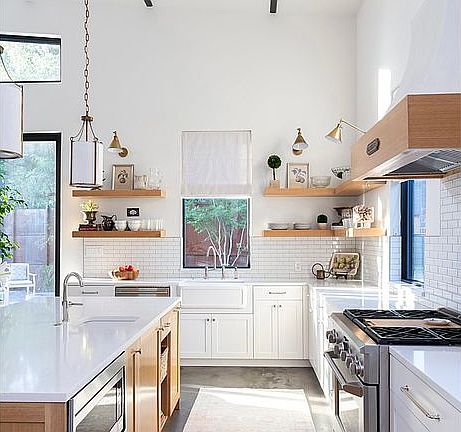 4th image of 4770 Iberia Ave #300