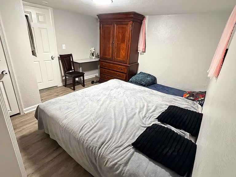209 W Chandler St — Photo 3