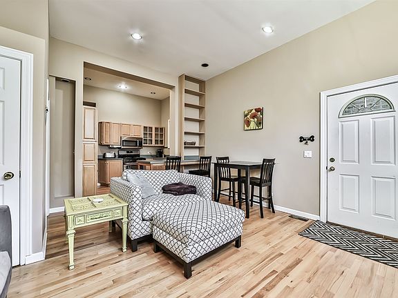 4th image of 2140 W Belmont Ave #1