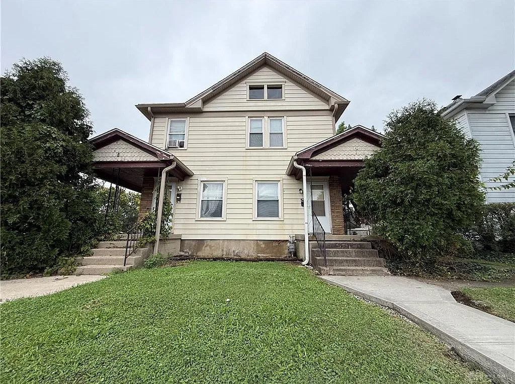 2 bed, 1.0 bath, 2440 sqft, $925 — Photo 1