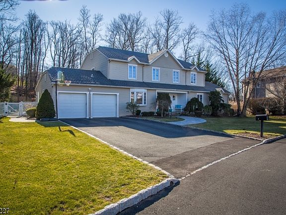 2nd image of 15 Windridge Dr