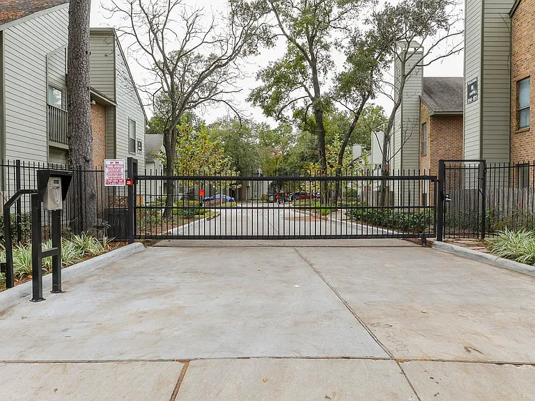 17417 Red Oak Dr #133 — Photo 1