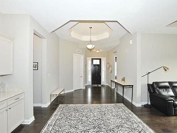 4th image of 17995 Rolling Rock Dr
