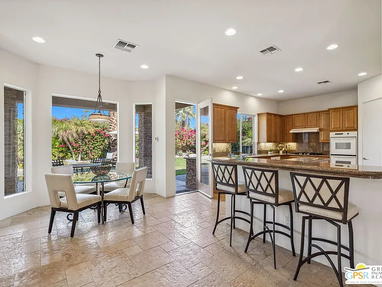 2 Varsity Cir — Photo 15