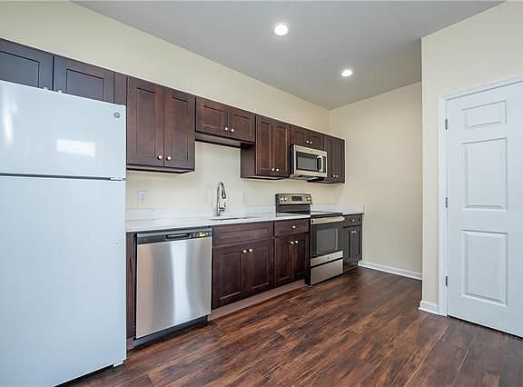 4th image of 418 W Race St #4