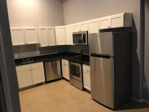 76 West St APT 4, Worcester, MA 01609
