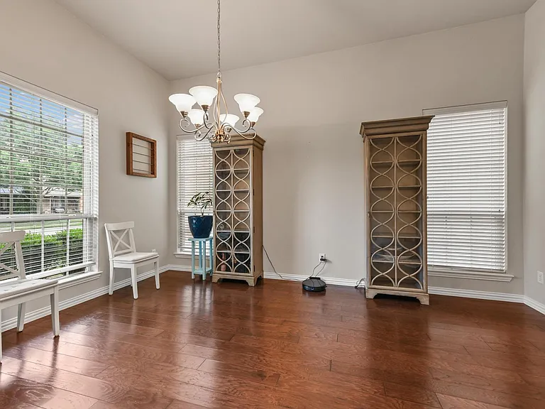 10513 Sedalia Dr — Photo 6