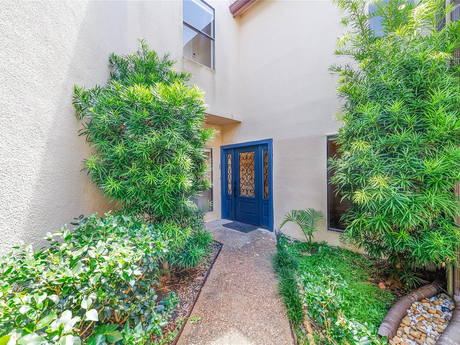 3 bed, 2.5 bath, 2346 sqft, $2,950 — Photo 1