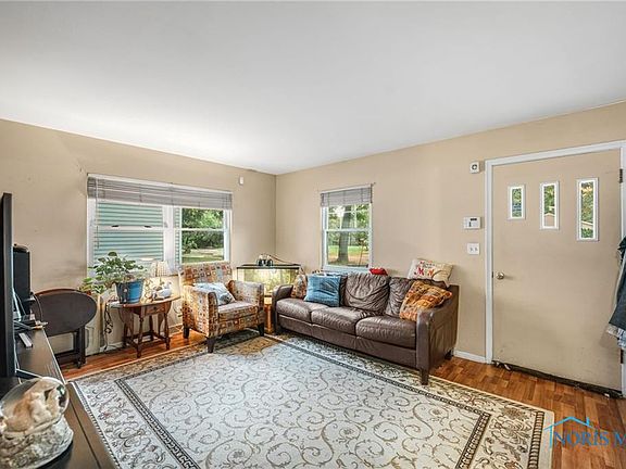 4th image of 3028 Maeterlinck Ave