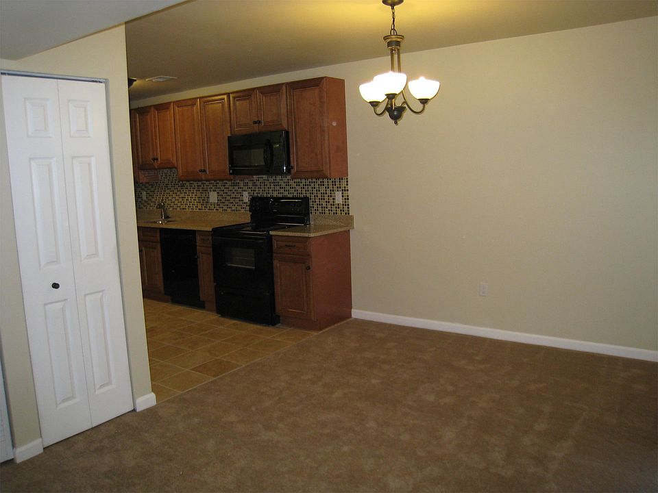 1st image of 35 Cable Hollow Way #49-2