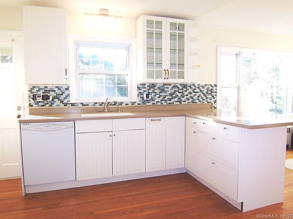 4th image of 290 Sailors Ln