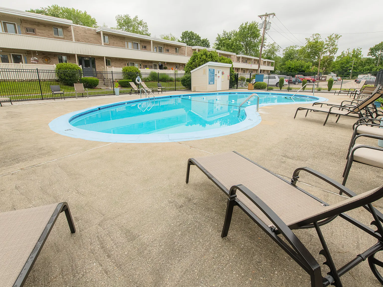 Sutton Place Apartments — Photo 4