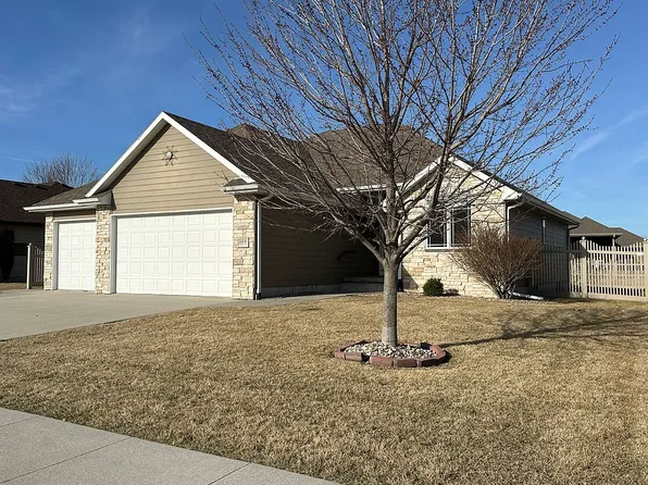 1113 Eastwood Dr, Fremont, NE 68025