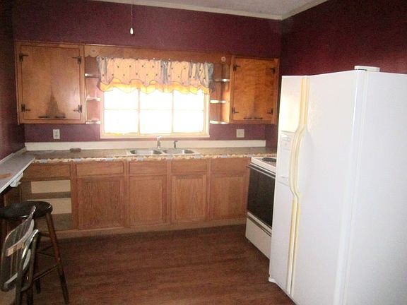 2nd image of 102 E Lafayette St