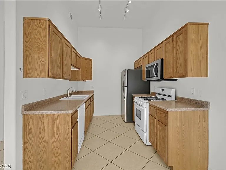 2305 W Horizon Ridge Pkwy #1523 — Photo 21