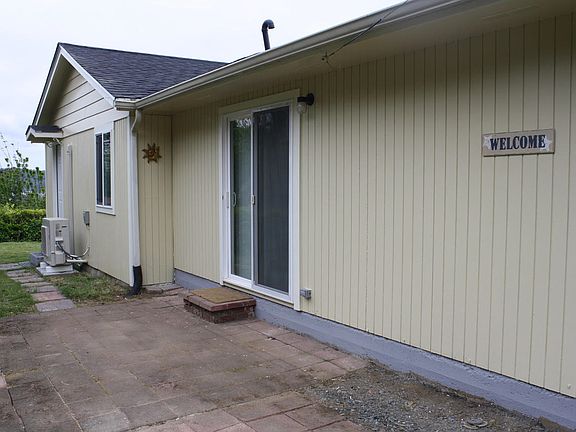 PATIO LEFT SIDE