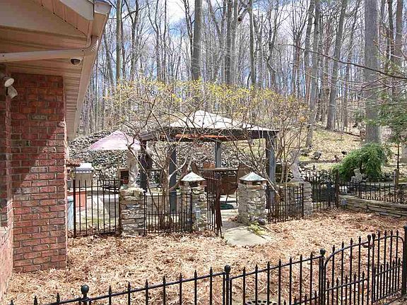 2nd image of 2454 Wood Oaks Cir