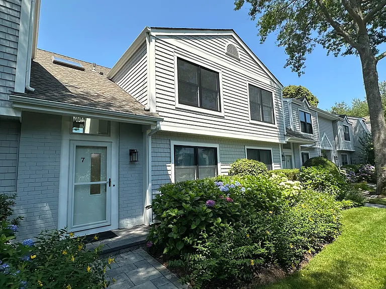 50 Hubbard Ln #7 — Photo 1