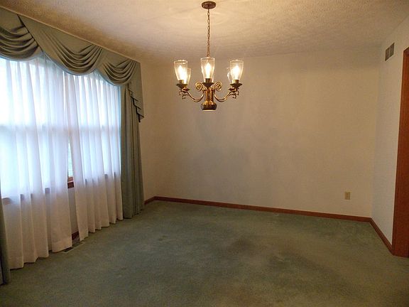 5th image of 438 Sheerin Dr