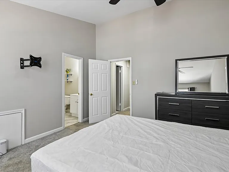 530 Mount Lubentia Ct E — Photo 16