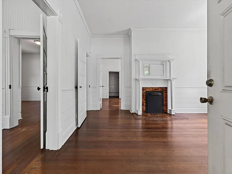 132 S McPherson St — Photo 5