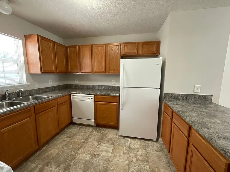 Meridian Park Apartments — Photo 166