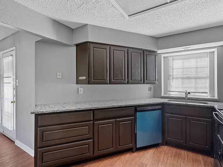 804 Custer St #1 — Photo 10