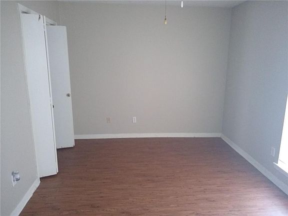 4th image of 4307 Caswell Ave #E