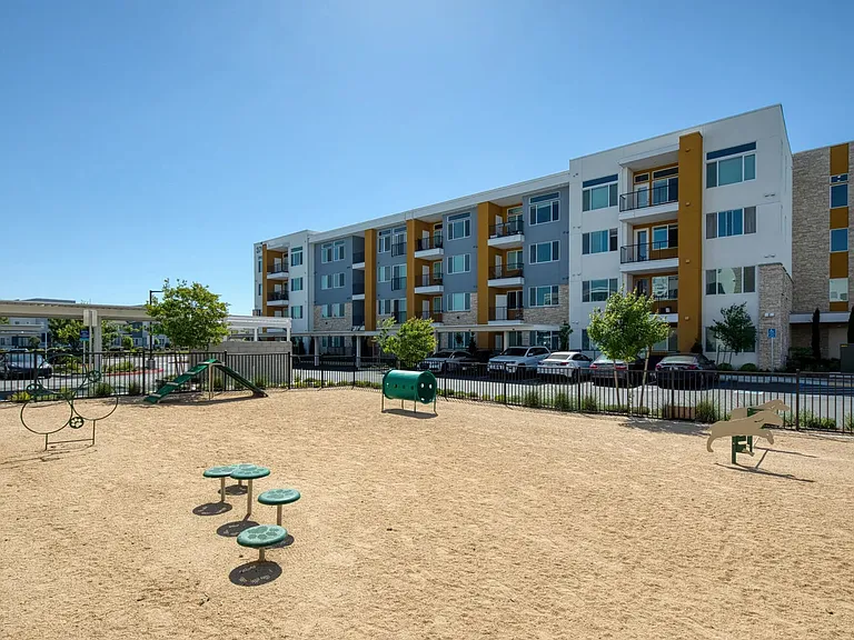 Zeta Apartments — Photo 26