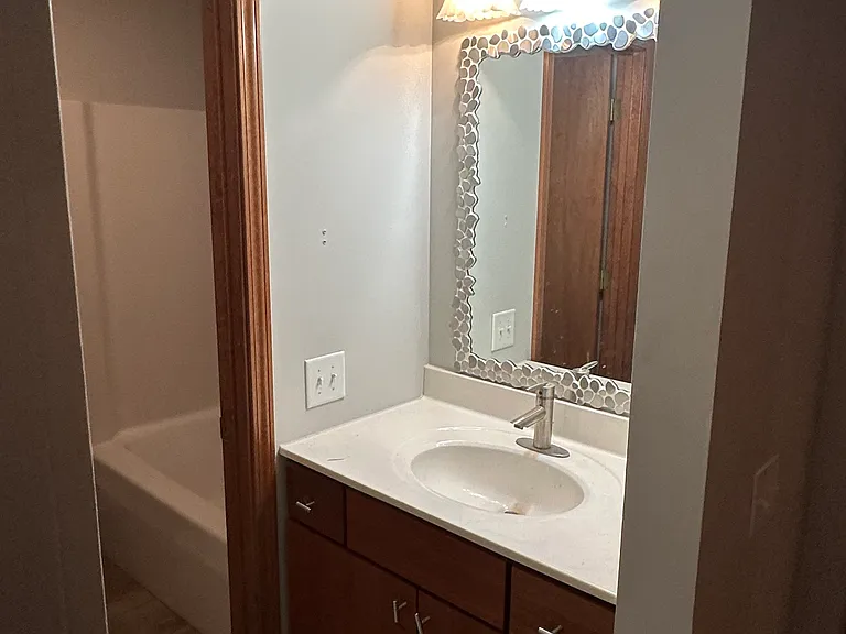 5220 Carlton Dr — Photo 4