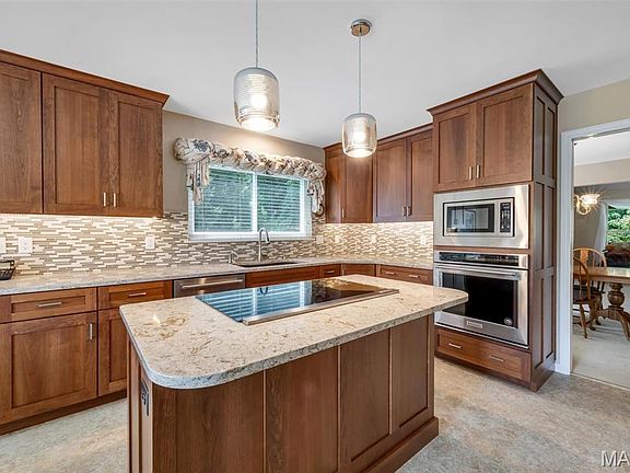 3rd image of 811 Brae Ct